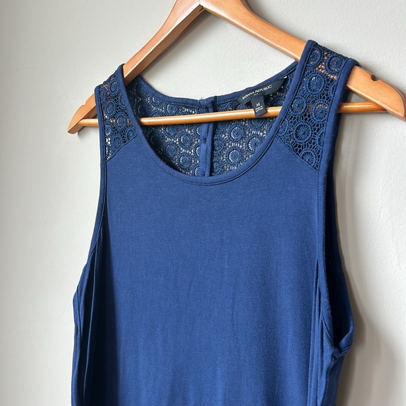 BANANA REPUBLIC FACTORY navy blue tank with macrame detail size M - Picture 2 of 6